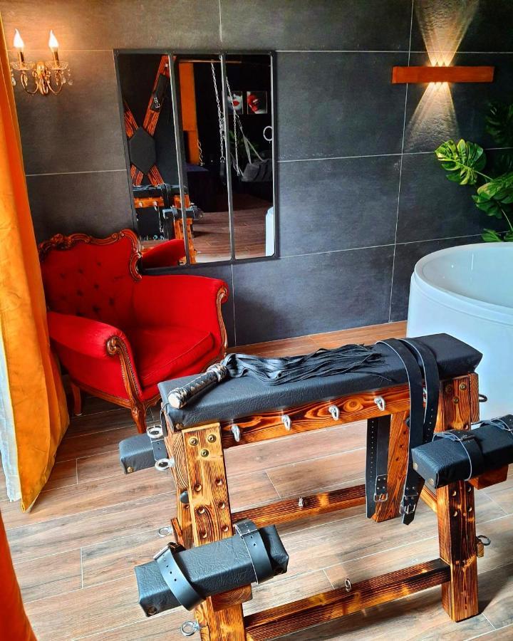 La Loveroom Bdsm De Nice " La Chambre Luxe Des Desirs " Exterior photo